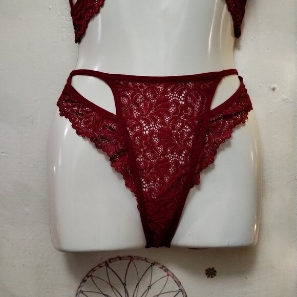 Sultry (L) Caged and Keyhole Rich Red Lingerie Set - Picture 4 of 11